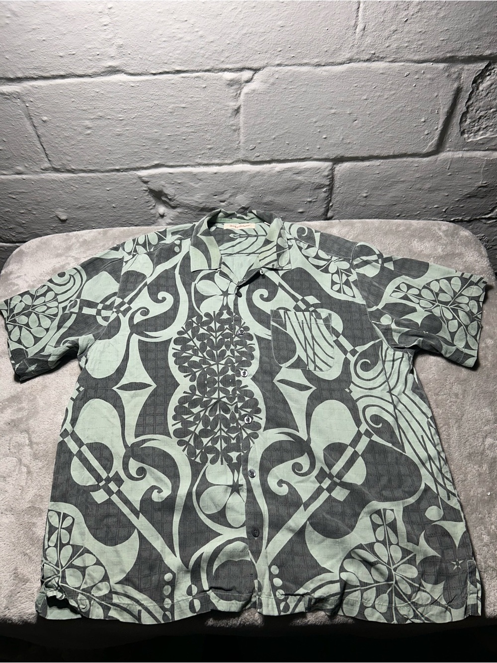 Tommy Bahama 100% Silk Geometric Tribal Camp Shirt Men's XL Charcoal Mint